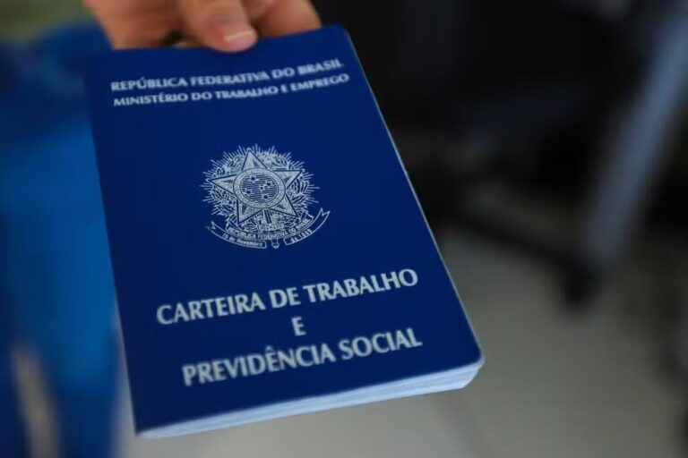 Regra que muda trabalho aos domingos e feriados sofre pressão para ser revogada Regra que muda trabalho aos domingos e feriados sofre pressão para ser revogada